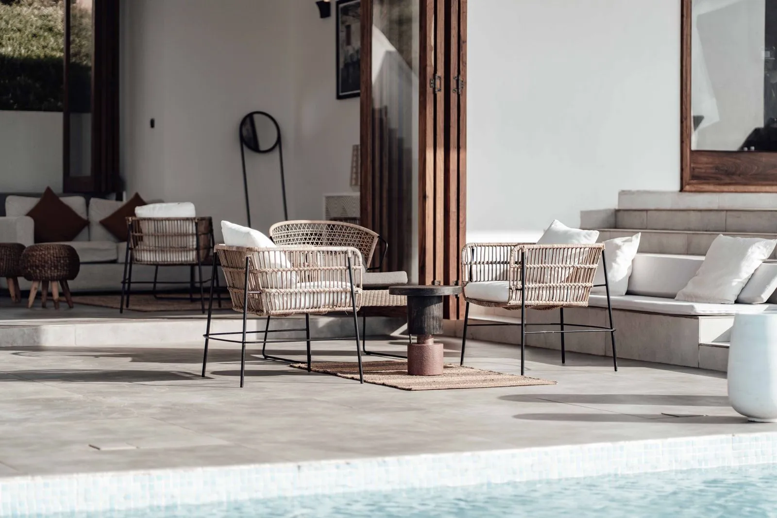 Terrasse carrelée en extérieur, carrelage adapté au climat de la Côte d'Azur